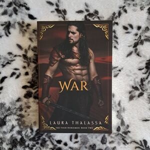 War Laura Thalassa OOP